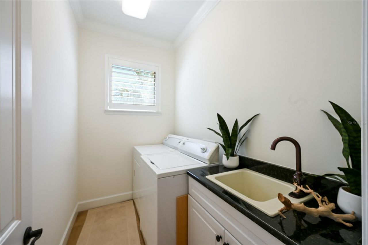109 6th Street N, Unit B, Bradenton Beach, FL 34217 Photo