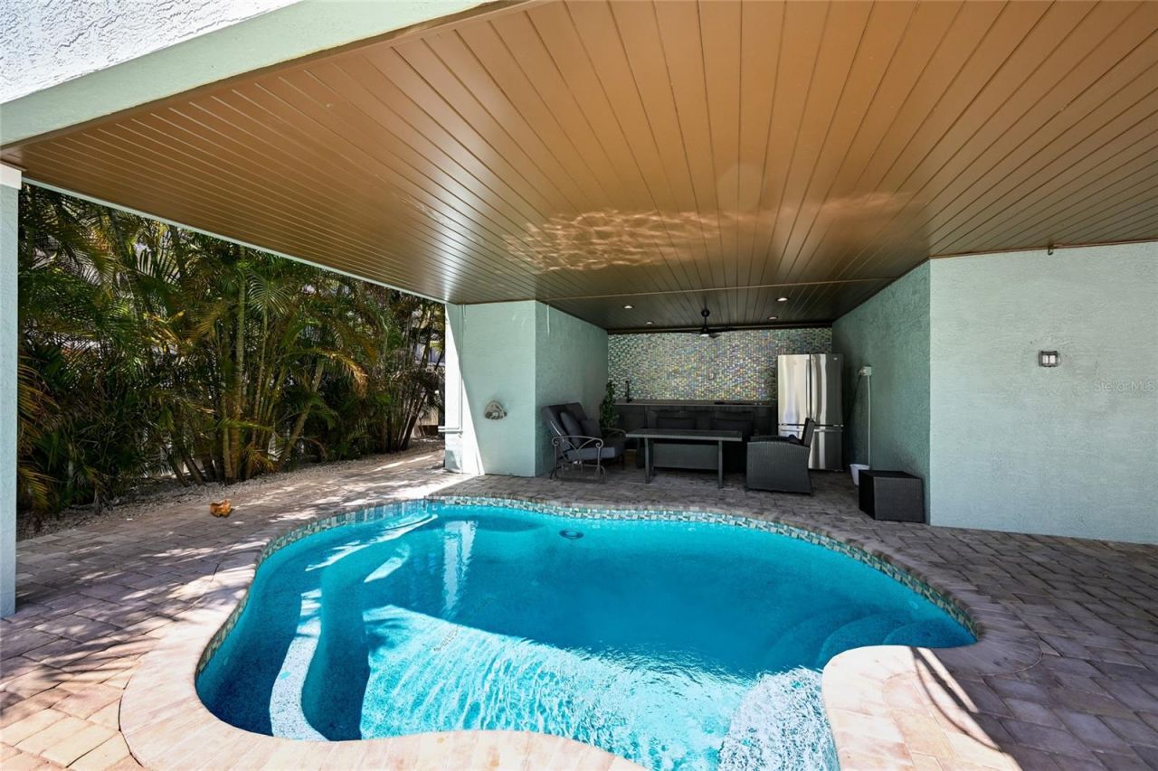 109 6th Street N, Unit B, Bradenton Beach, FL 34217 Photo