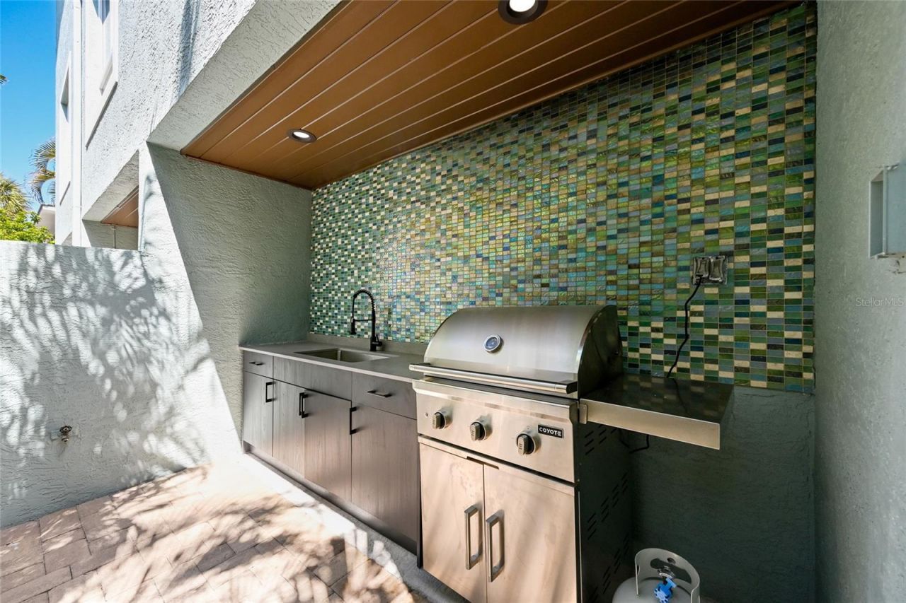 109 6th Street N, Unit B, Bradenton Beach, FL 34217 Photo