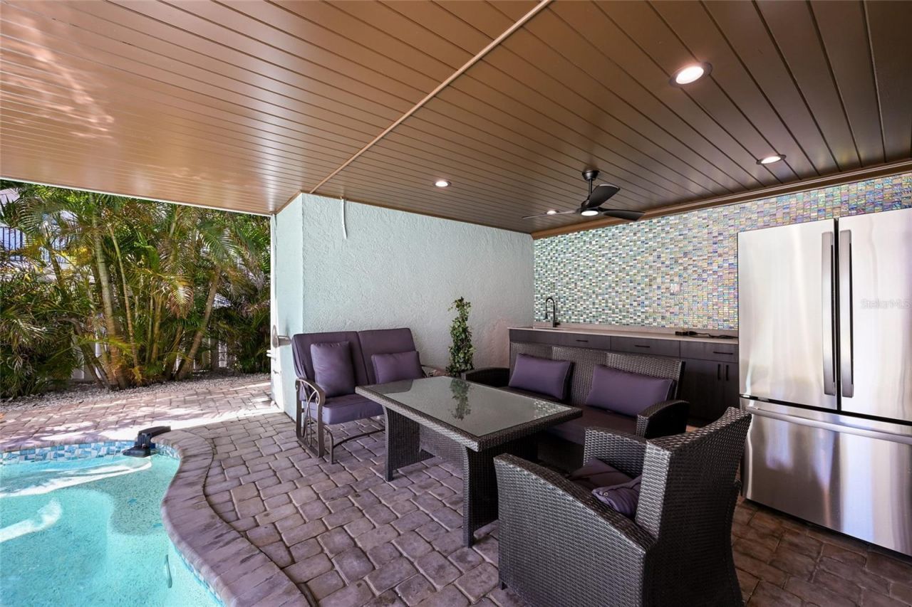 109 6th Street N, Unit B, Bradenton Beach, FL 34217 Photo