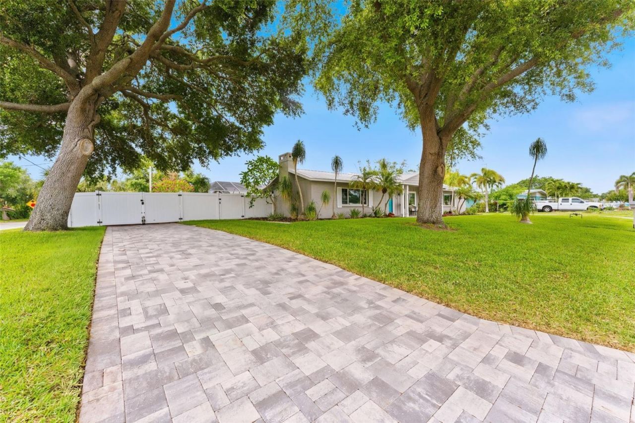 5105 7th Avenue Drive W, Bradenton, FL 34209 Photo