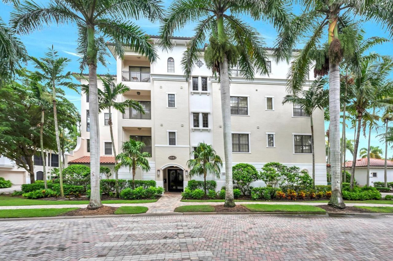 2555 Marquesa Royale Lane, Unit PH 302, Naples, FL 34109 Photo