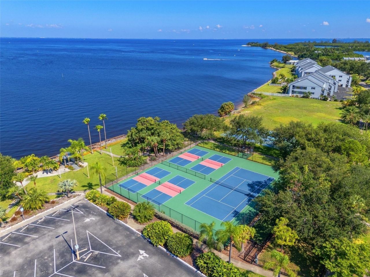 919 Seagrape Drive, Ruskin, FL 33570 Photo