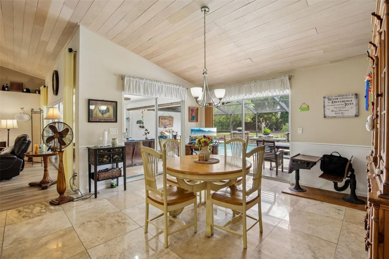 213 N Brockfield Drive, Sun City Center, FL 33573 Photo
