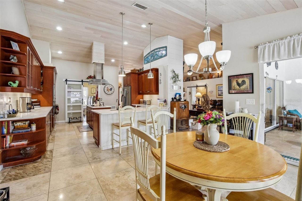 213 N Brockfield Drive, Sun City Center, FL 33573 Photo