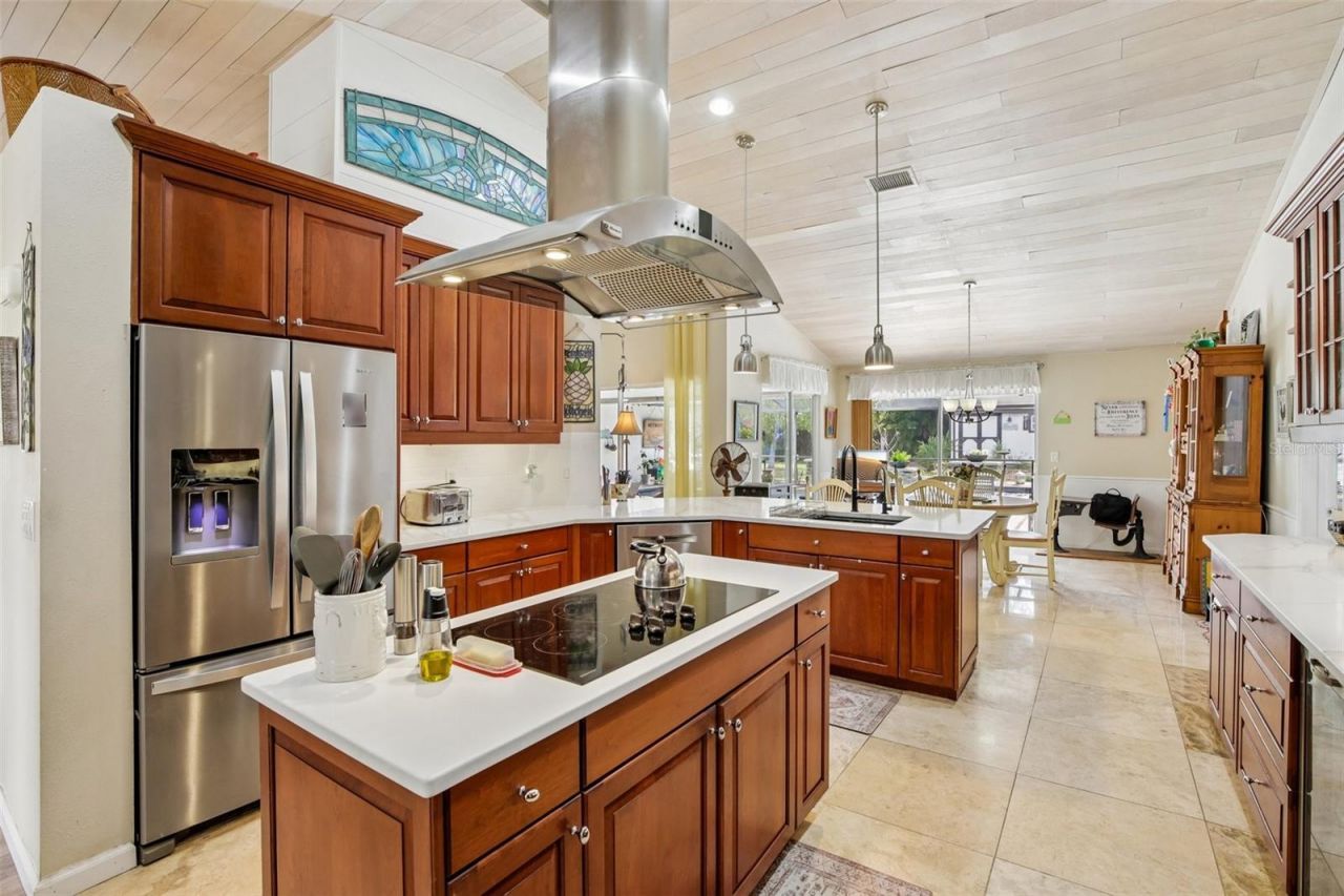 213 N Brockfield Drive, Sun City Center, FL 33573 Photo