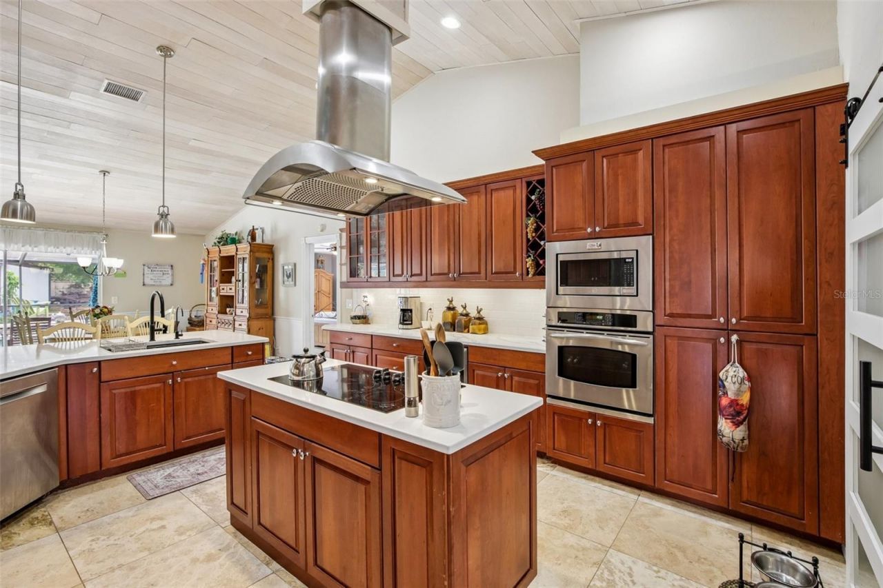 213 N Brockfield Drive, Sun City Center, FL 33573 Photo
