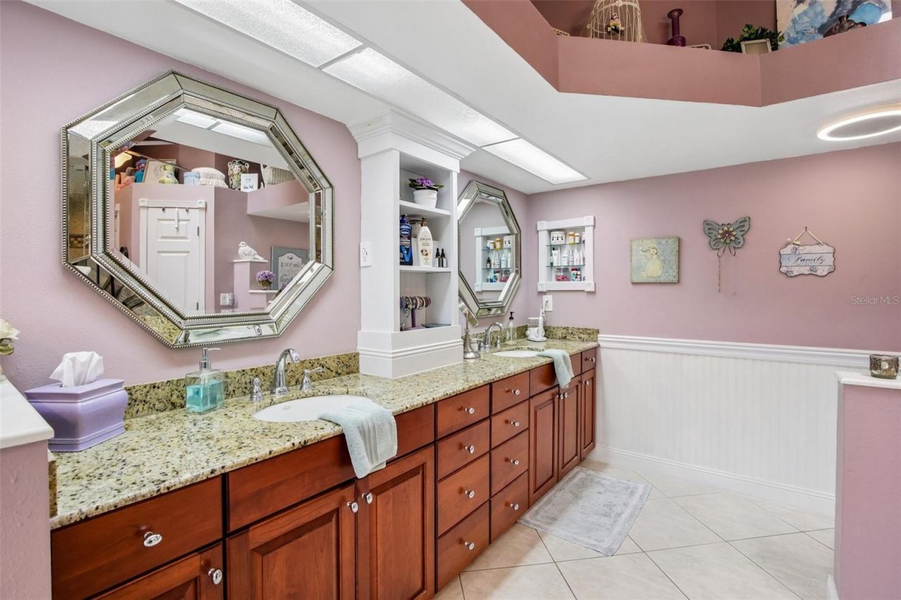 213 N Brockfield Drive, Sun City Center, FL 33573 Photo