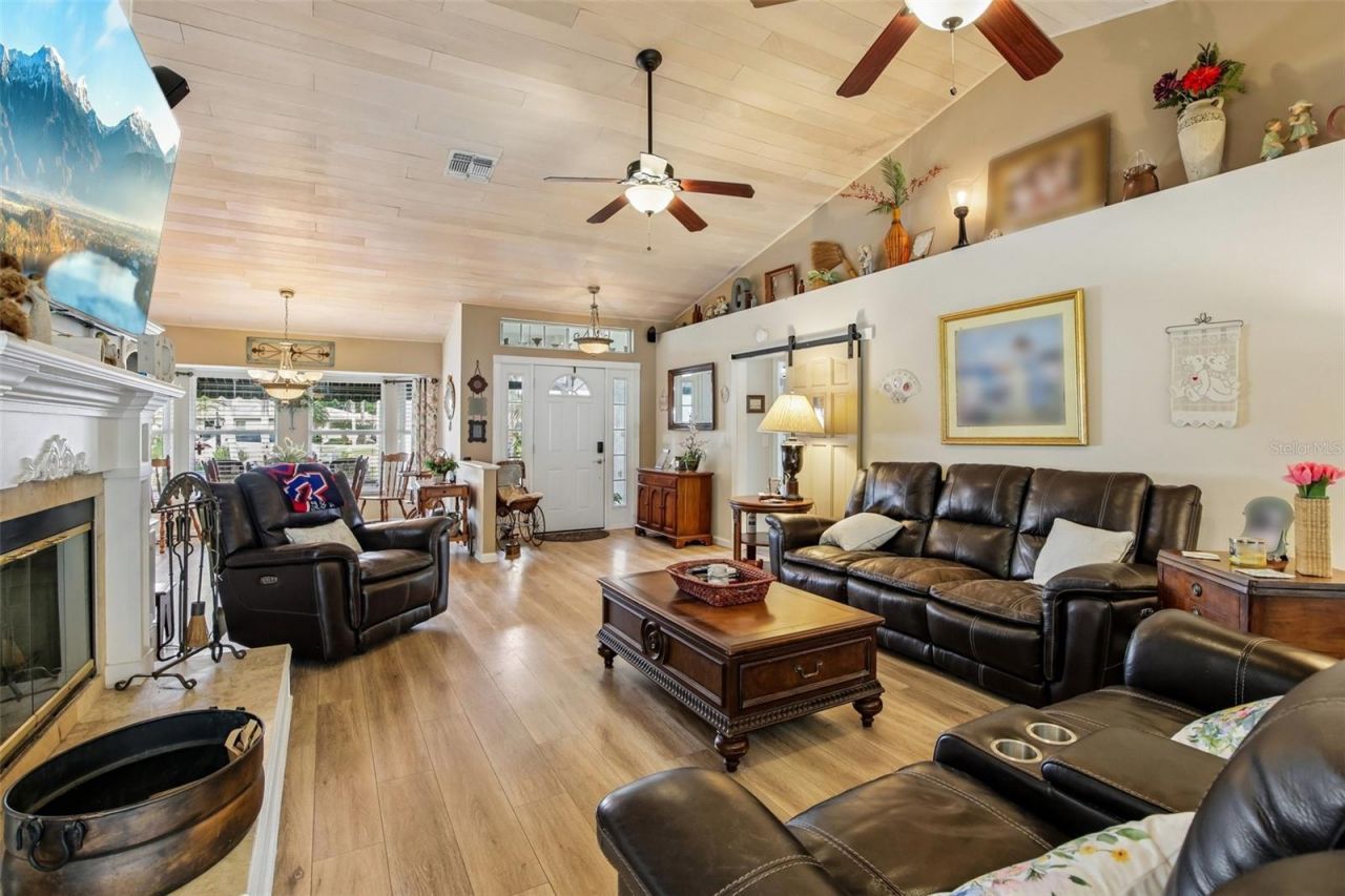 213 N Brockfield Drive, Sun City Center, FL 33573 Photo