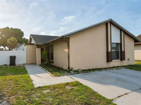 10539 PARKCREST DRIVE , TAMPA, FL 33624