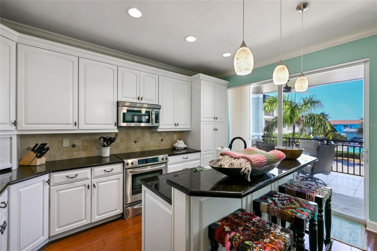 109 6th Street N, Unit A, Bradenton Beach, FL 34217 Photo