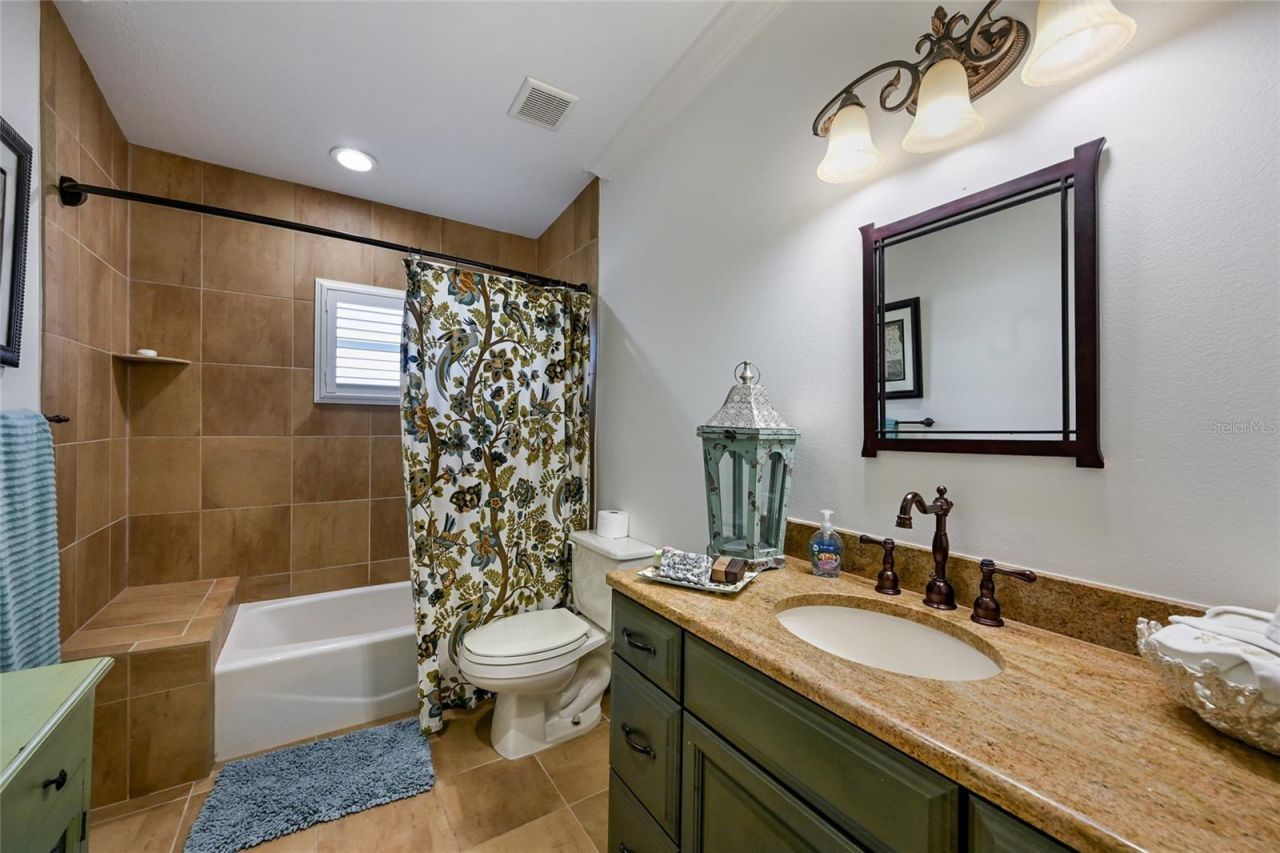 109 6th Street N, Unit A, Bradenton Beach, FL 34217 Photo