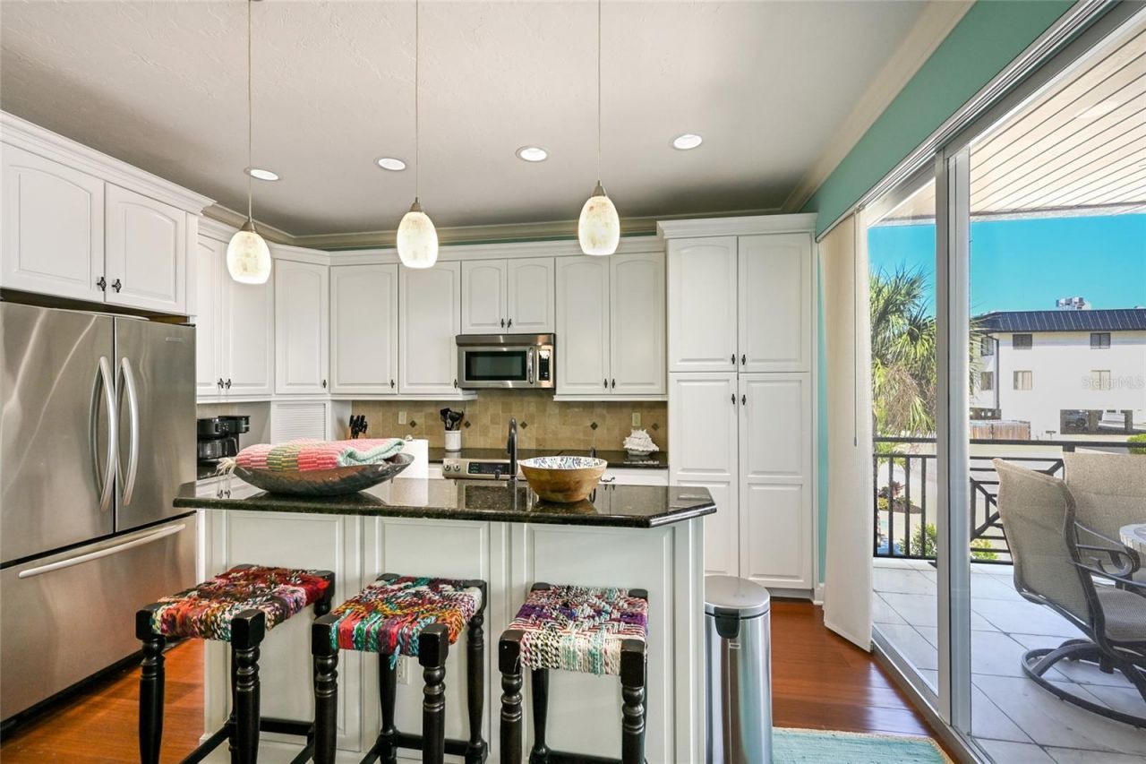109 6th Street N, Unit A, Bradenton Beach, FL 34217 Photo