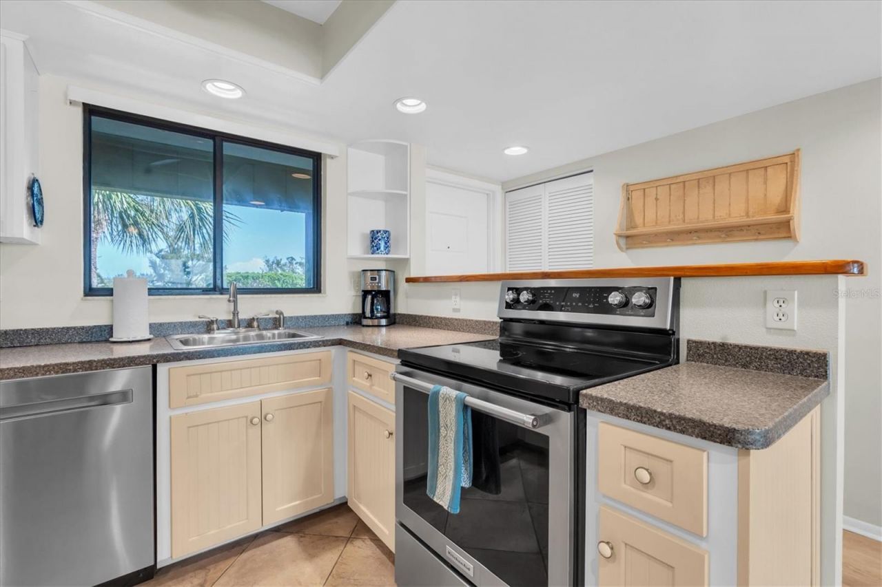6500 Flotilla Drive, Unit 187, Holmes Beach, FL 34217 Photo