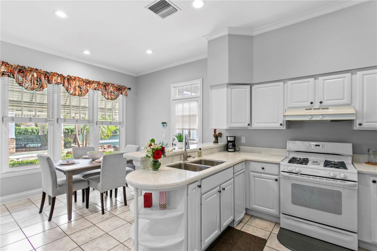 3126 W Oaklyn Avenue, Tampa, FL 33609 Photo