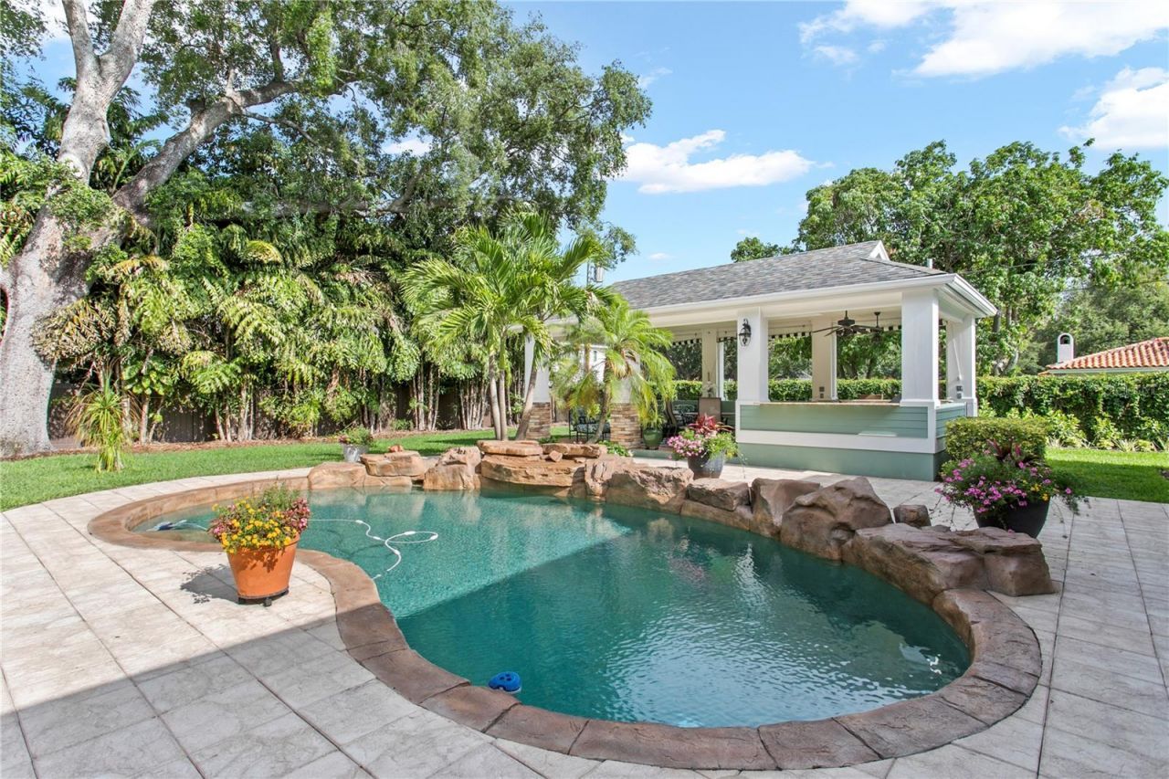 3126 W Oaklyn Avenue, Tampa, FL 33609 Photo