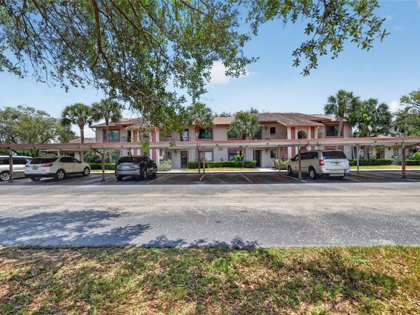 731 83RD AVENUE N, Unit 105, ST PETERSBURG, FL 33702