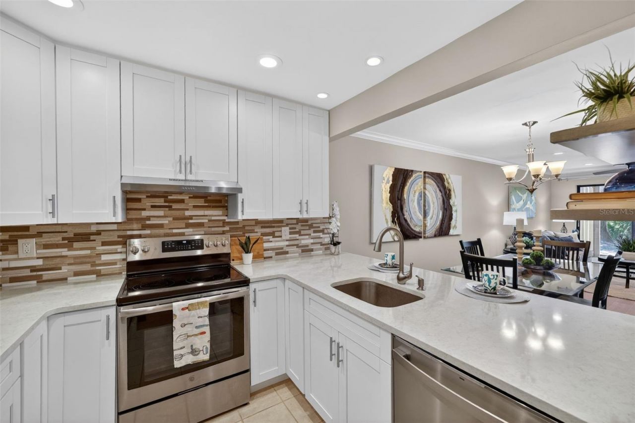 731 83rd Avenue N, Unit 105, Saint Petersburg, FL 33702 Photo