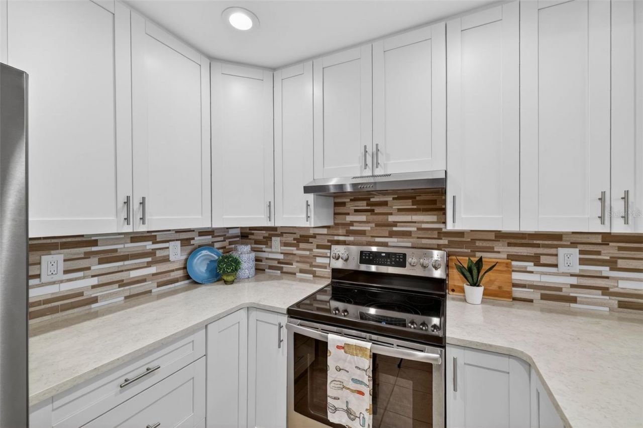 731 83rd Avenue N, Unit 105, Saint Petersburg, FL 33702 Photo
