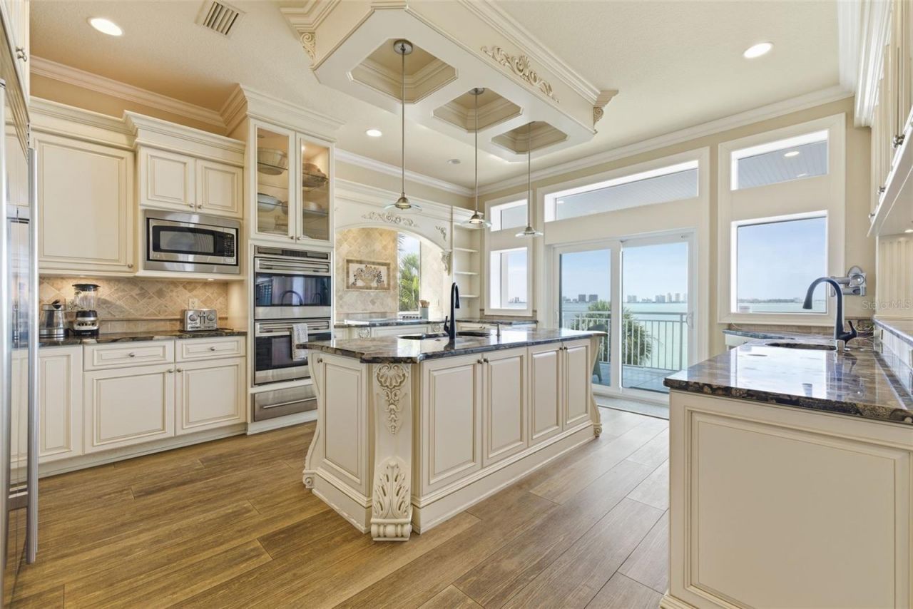24 N Pine Circle, Belleair, FL 33756 Photo