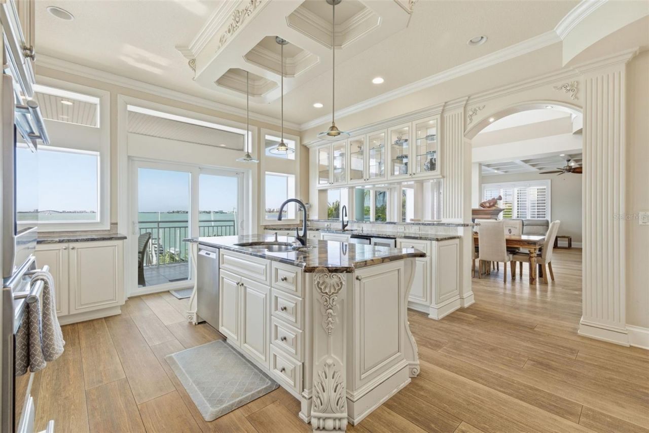 24 N Pine Circle, Belleair, FL 33756 Photo