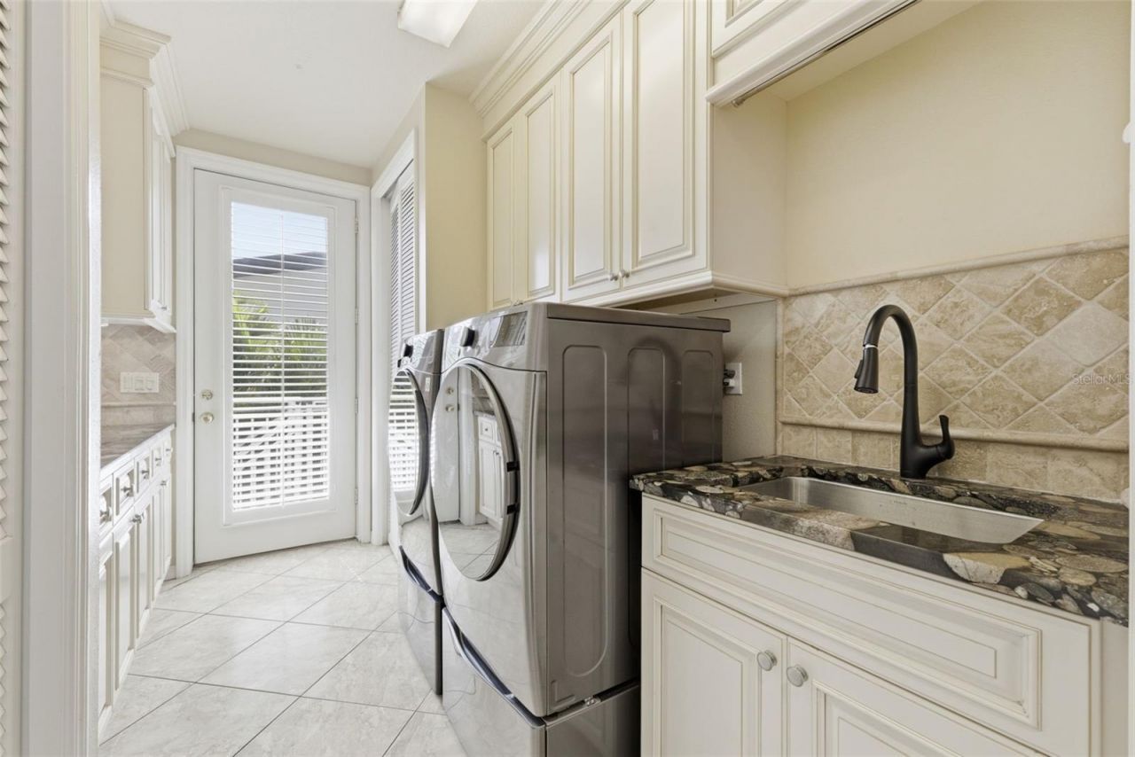24 N Pine Circle, Belleair, FL 33756 Photo