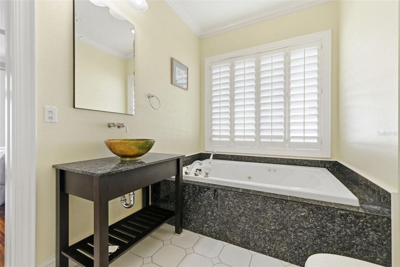 24 N Pine Circle, Belleair, FL 33756 Photo