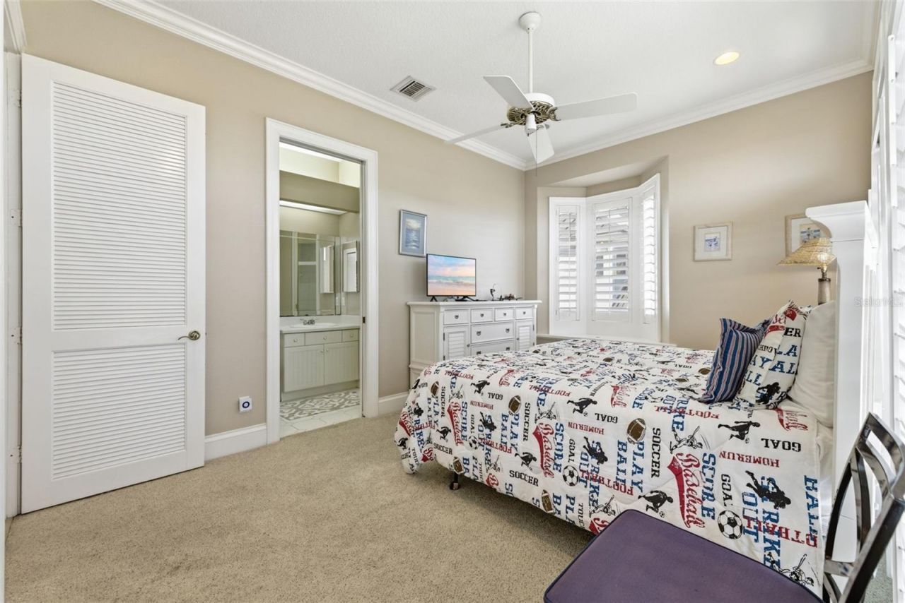 24 N Pine Circle, Belleair, FL 33756 Photo