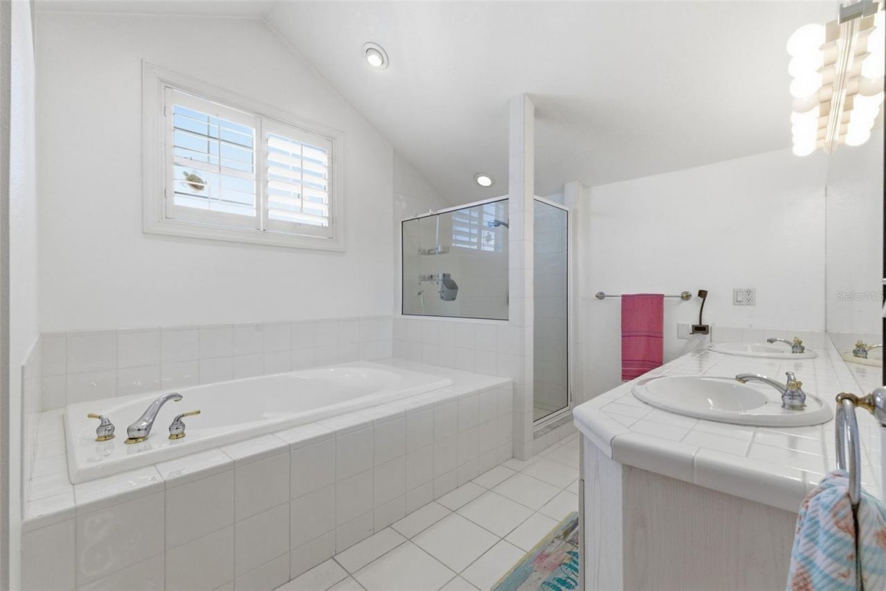 24 N Pine Circle, Belleair, FL 33756 Photo