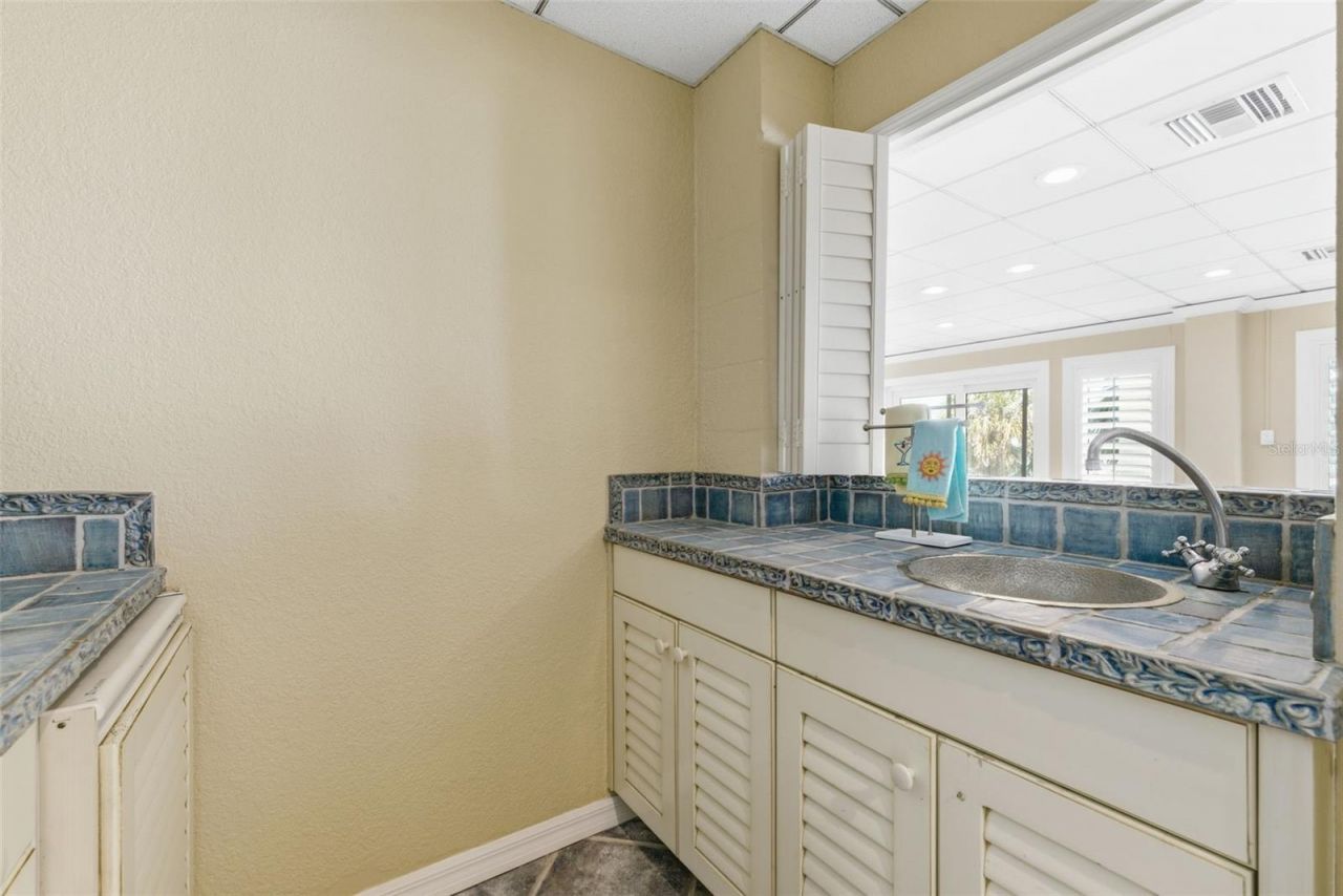 24 N Pine Circle, Belleair, FL 33756 Photo