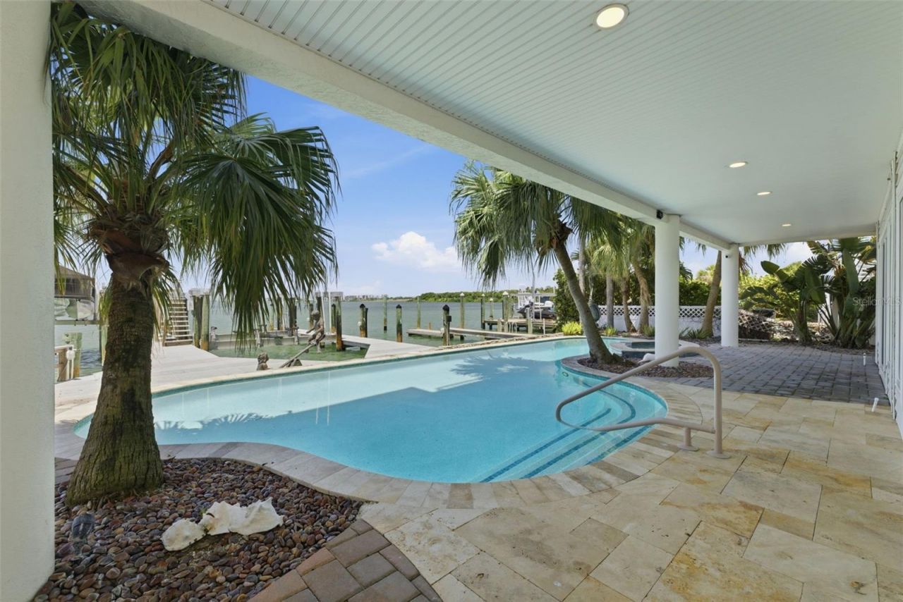 24 N Pine Circle, Belleair, FL 33756 Photo