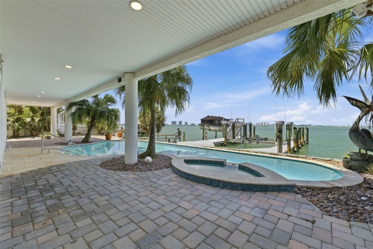 24 N Pine Circle, Belleair, FL 33756 Photo