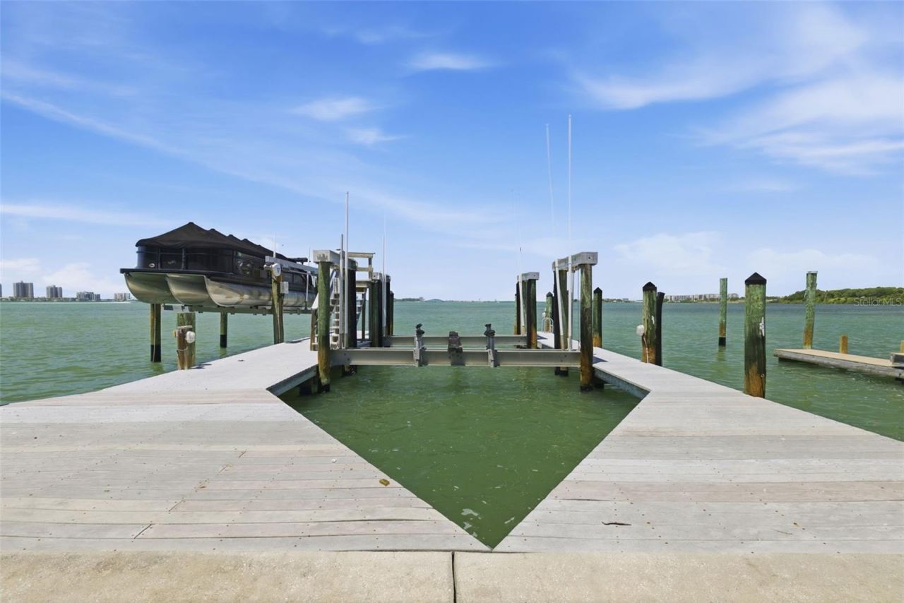 24 N Pine Circle, Belleair, FL 33756 Photo