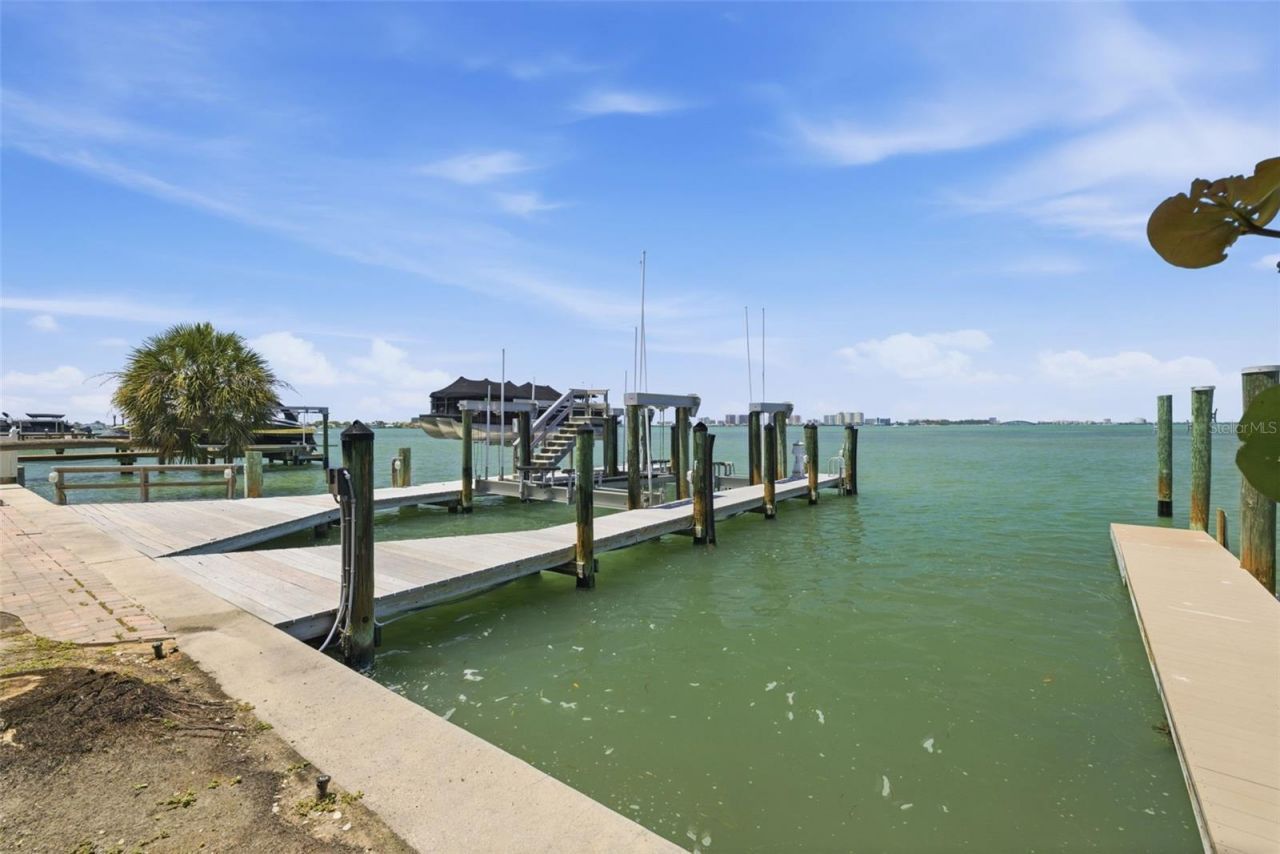 24 N Pine Circle, Belleair, FL 33756 Photo