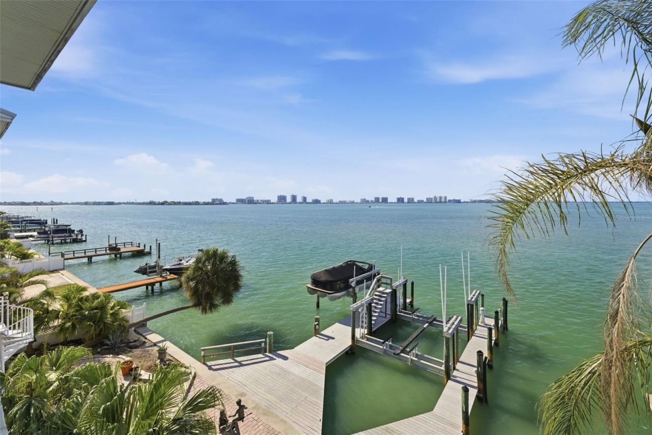 24 N Pine Circle, Belleair, FL 33756 Photo
