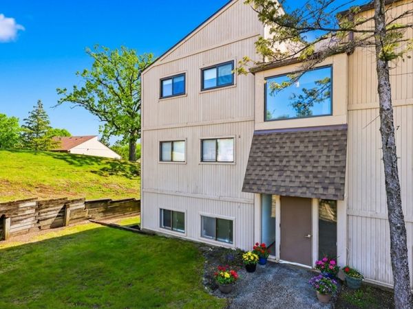 48 Oak Hill Colony, Unit 9, Fox Lake, IL 60020