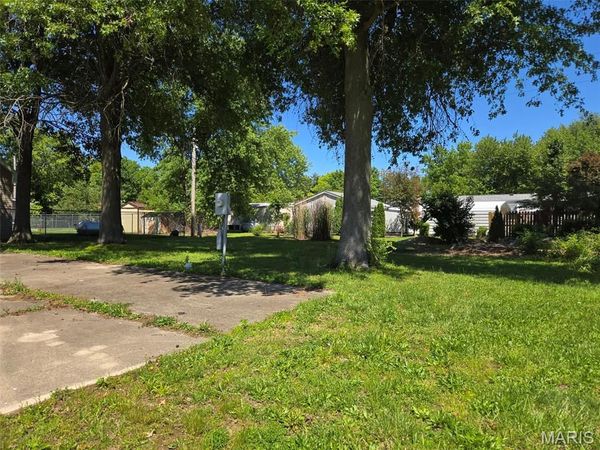 15914 Menzel Manor Drive , Carlyle, IL 62231