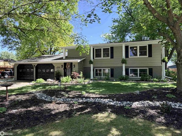 1004 Hillcrest Drive, Fairfield, IA 52556