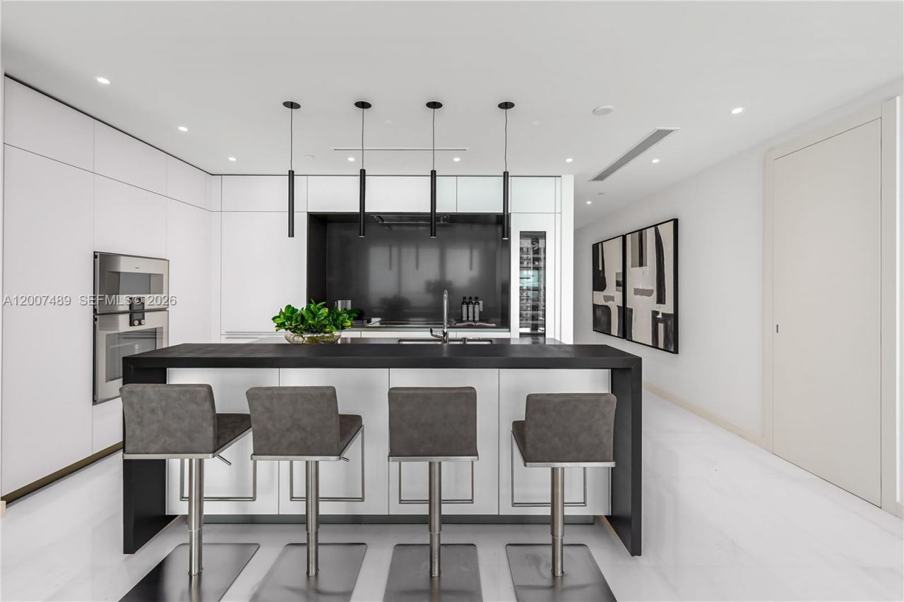 300 Biscayne Blvd Way, Unit 2802, Miami, FL 33131 Photo