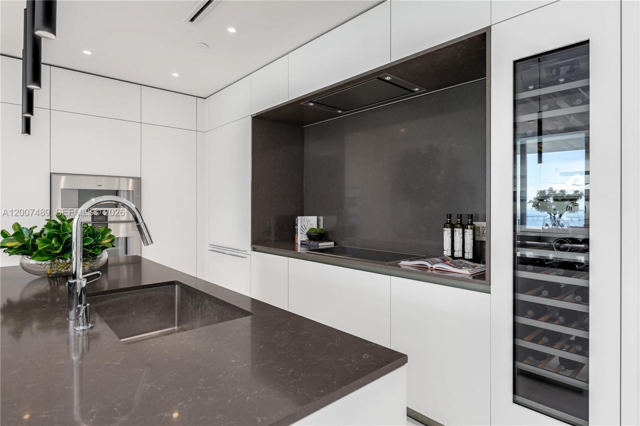 300 Biscayne Blvd Way, Unit 2802, Miami, FL 33131 Photo