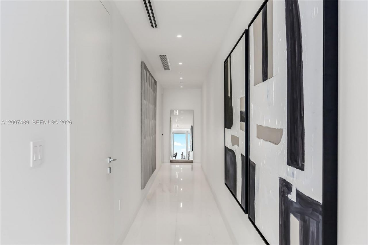 300 Biscayne Blvd Way, Unit 2802, Miami, FL 33131 Photo