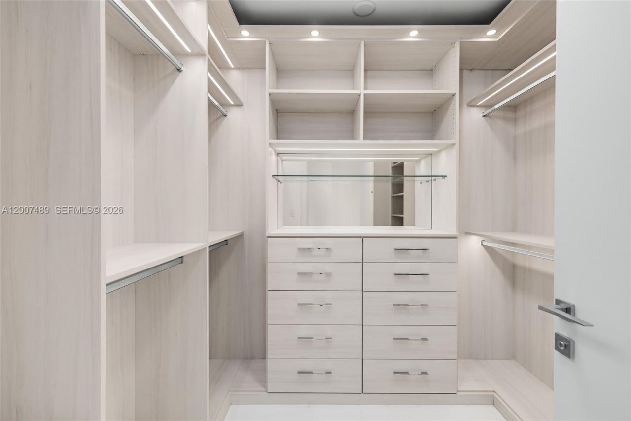 300 Biscayne Blvd Way, Unit 2802, Miami, FL 33131 Photo