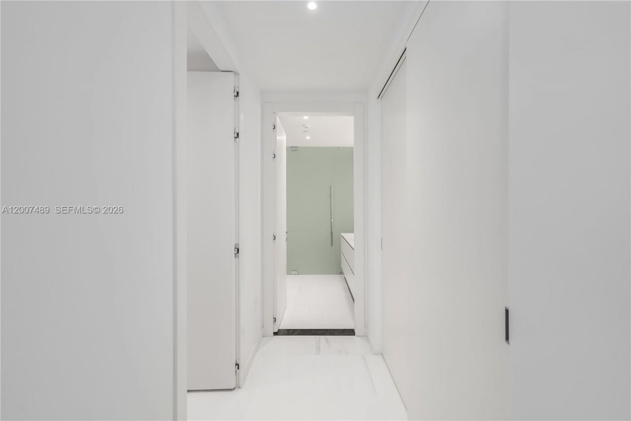 300 Biscayne Blvd Way, Unit 2802, Miami, FL 33131 Photo
