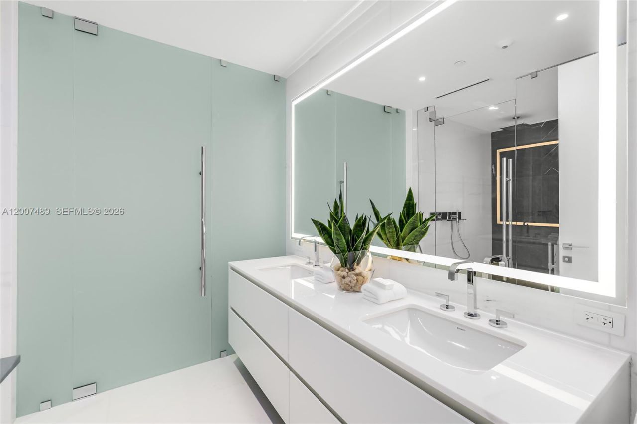 300 Biscayne Blvd Way, Unit 2802, Miami, FL 33131 Photo