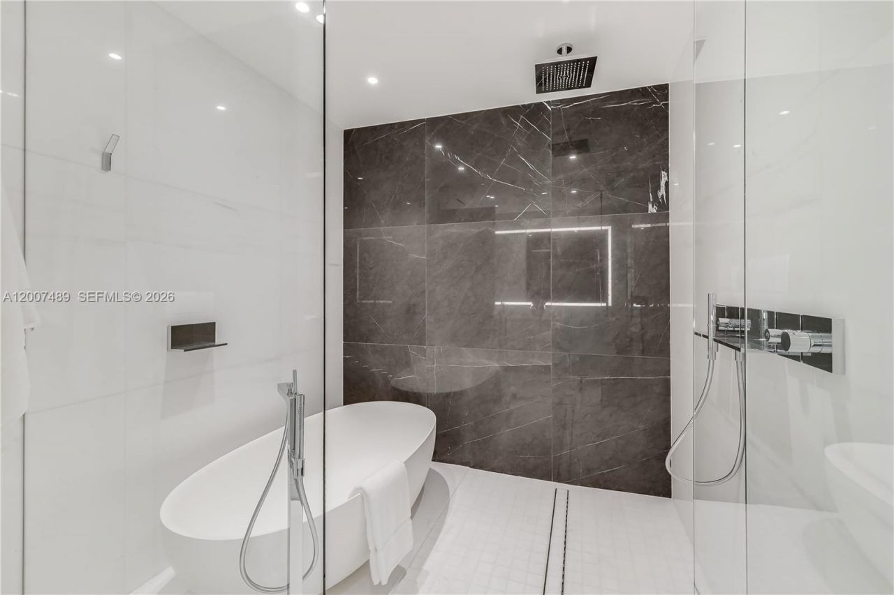 300 Biscayne Blvd Way, Unit 2802, Miami, FL 33131 Photo