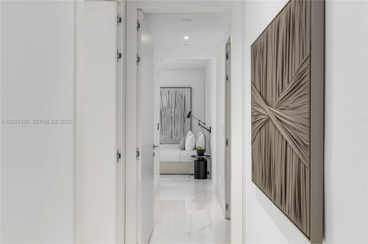 300 Biscayne Blvd Way, Unit 2802, Miami, FL 33131 Photo