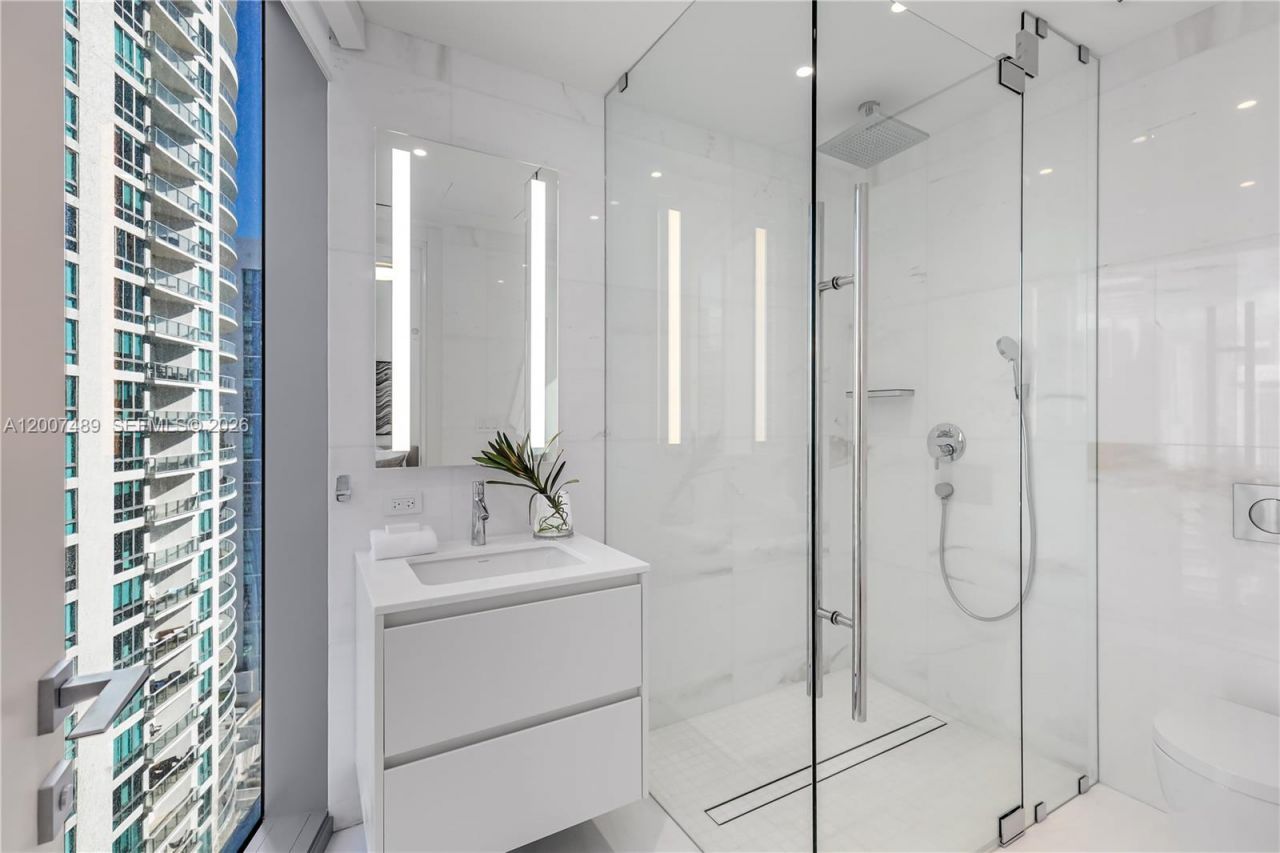 300 Biscayne Blvd Way, Unit 2802, Miami, FL 33131 Photo