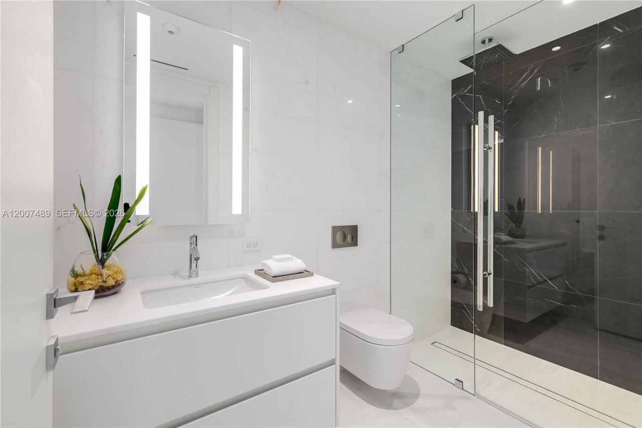 300 Biscayne Blvd Way, Unit 2802, Miami, FL 33131 Photo