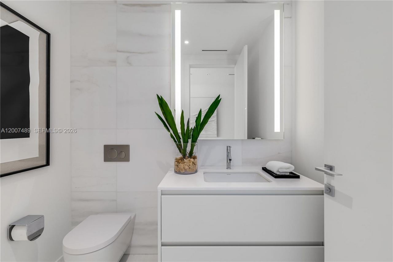 300 Biscayne Blvd Way, Unit 2802, Miami, FL 33131 Photo