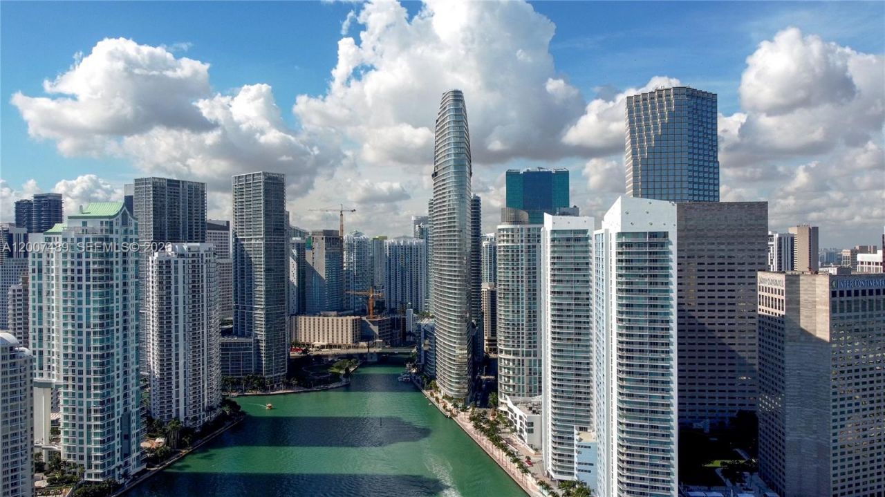 300 Biscayne Blvd Way, Unit 2802, Miami, FL 33131 Photo